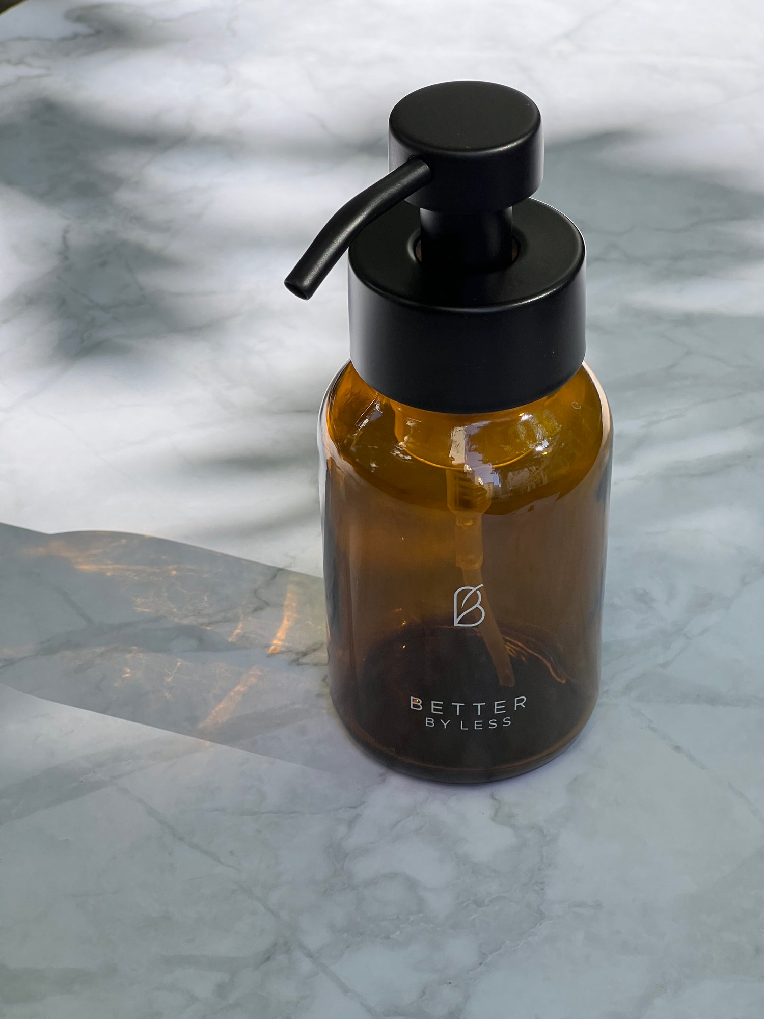 Hochwertiger Designspender von Better by Less